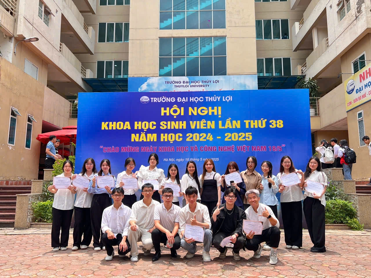 Dấu ấn của sinh viên ngành Thương mại điện tử tại Hội nghị Khoa học Sinh viên Đại học Thủy Lợi lần thứ 38